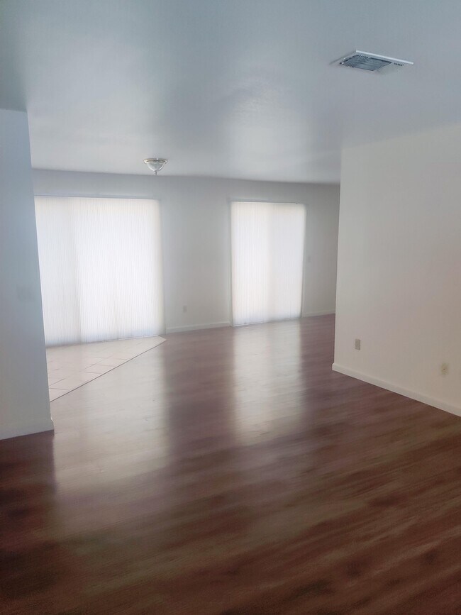 Building Photo - 18589 Lake Forest Dr