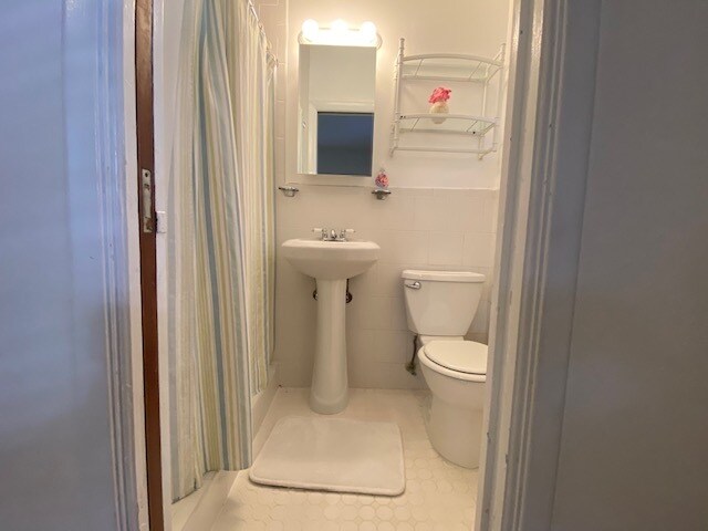 bath #2 with shower - 3515 Monegro St