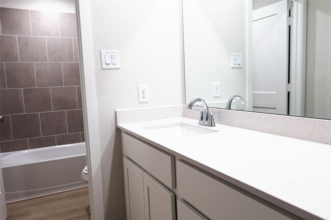 Building Photo - 247 Forest W St