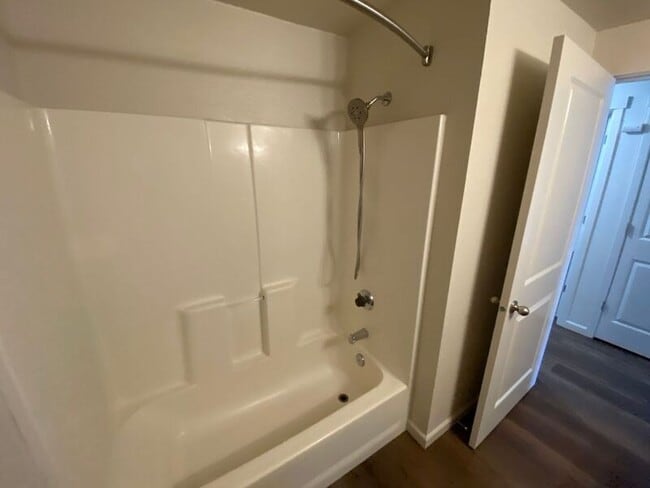 Building Photo - 915 Bryan Ct NE