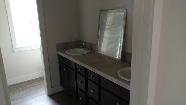 Building Photo - 830 NW Ogden Ave