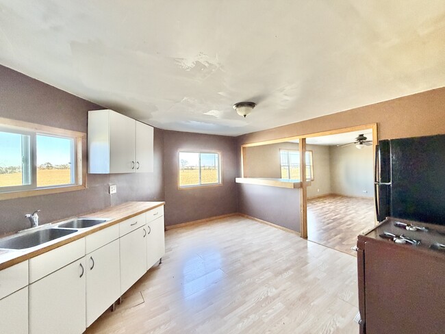 Primary Photo - 9188 Old Hwy P