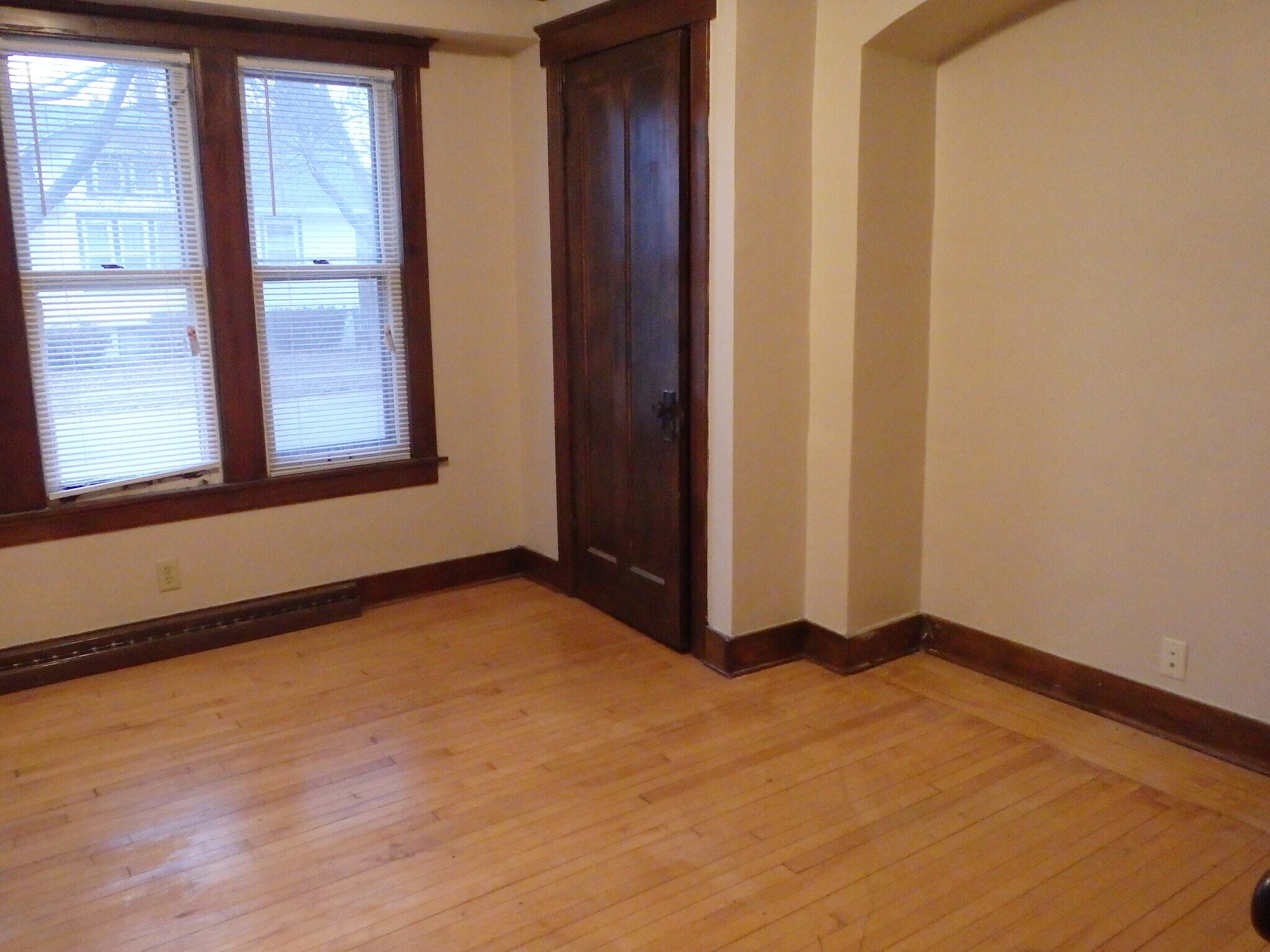 Building Photo - 320 S Grand Ave