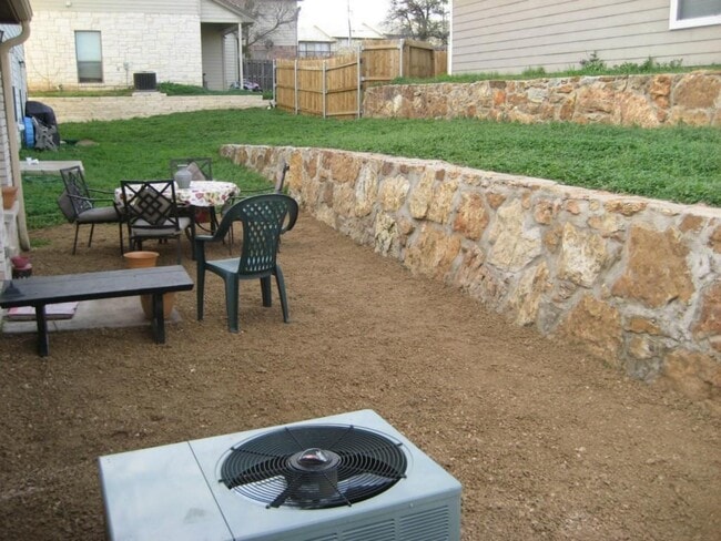 Building Photo - 717 Claremont Pkwy