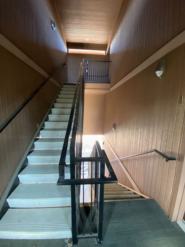 Building Photo - rev139