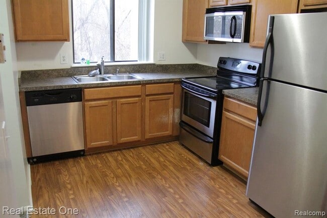 Building Photo - 21960 Indian Creek Dr