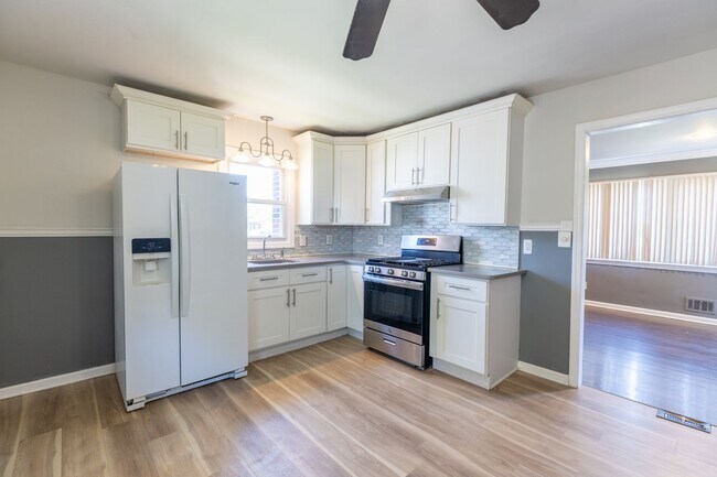 Building Photo - 4 bedrooms 1 bath