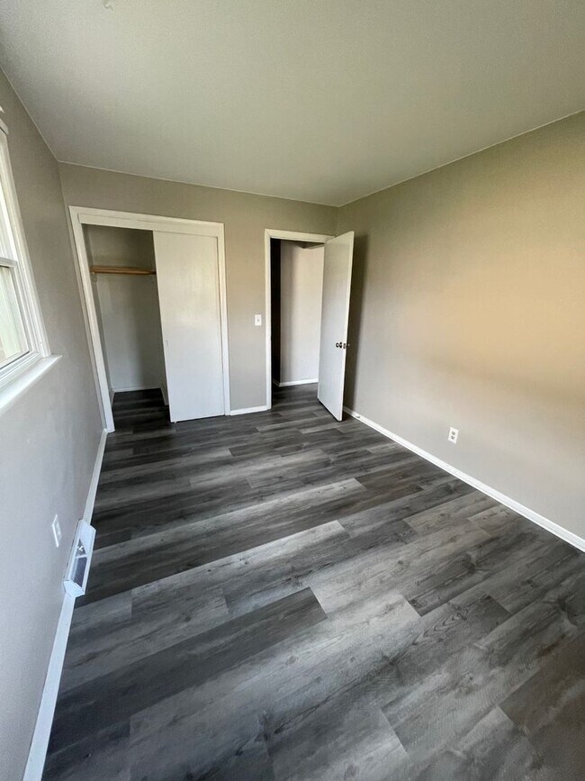 Interior Photo - 343 W Newhall Ave. (8 Unit)
