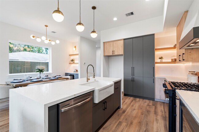 Building Photo - 4218 Nichols St