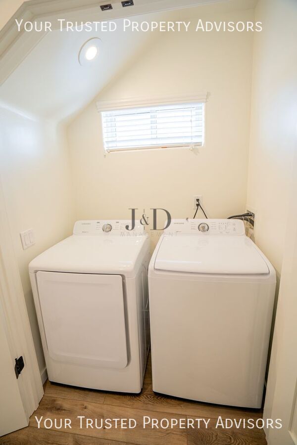 Building Photo - 1371 N Vulcan Ave