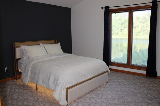 Upstairs Queen Bedroom 1 - 2115 Pineshore Ct