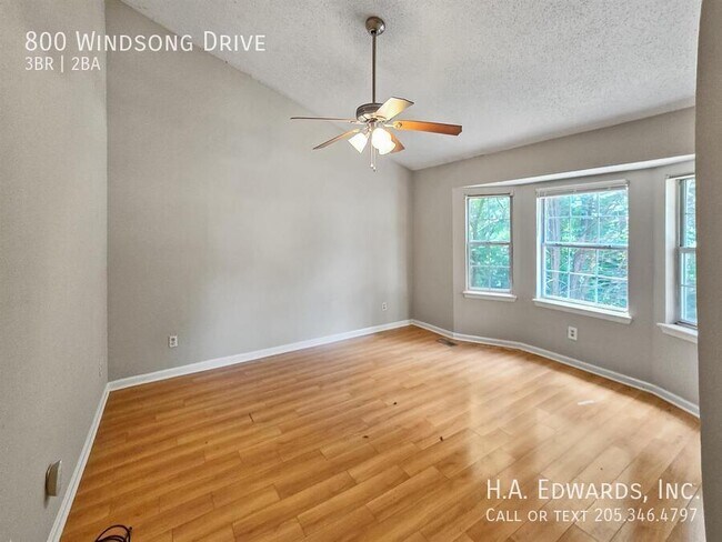 Building Photo - 800 Windsong Dr
