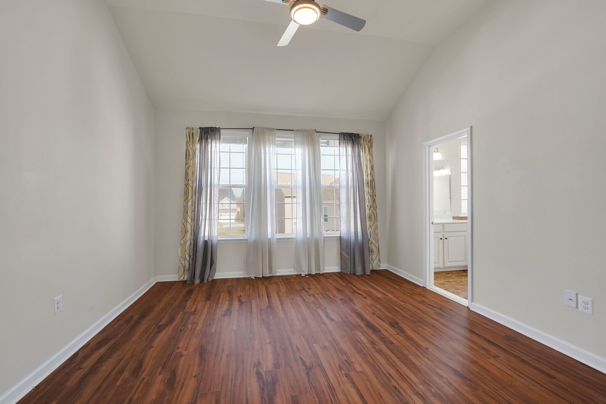 Building Photo - 6 Lamplighter Ln