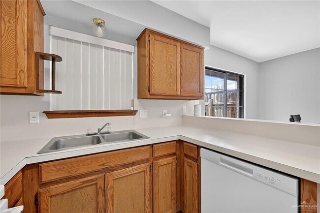 Building Photo - 1604 Avocet Ave W