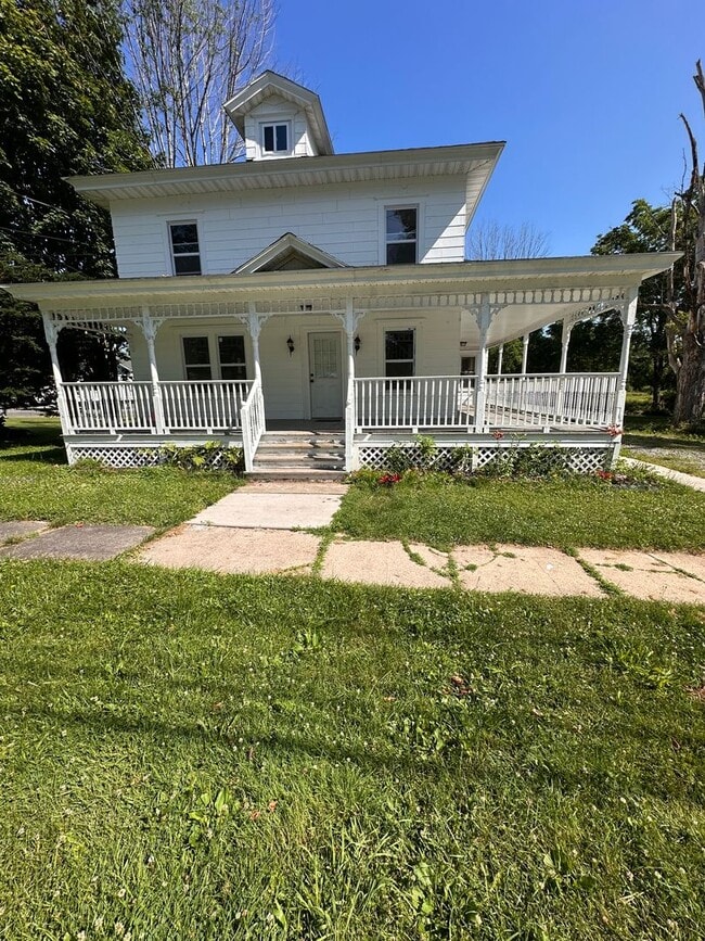 Primary Photo - 5 Bedroom/1 bath Single family house