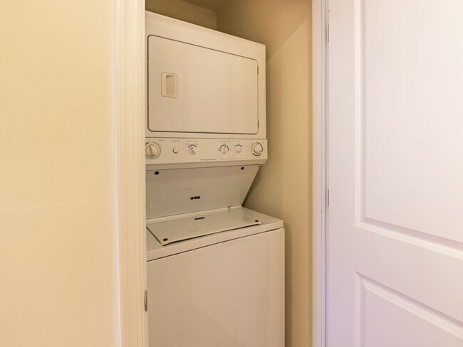 Building Photo - 330 N Preston St