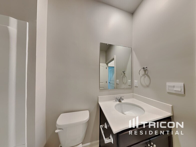 Building Photo - 4827 Golden Finch Ln