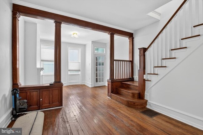 Building Photo - 1910 N Howard St