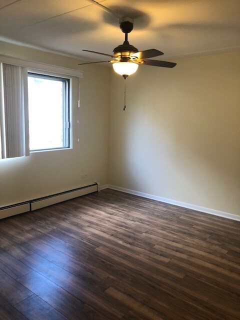 bedroom - 454 Spring Rd