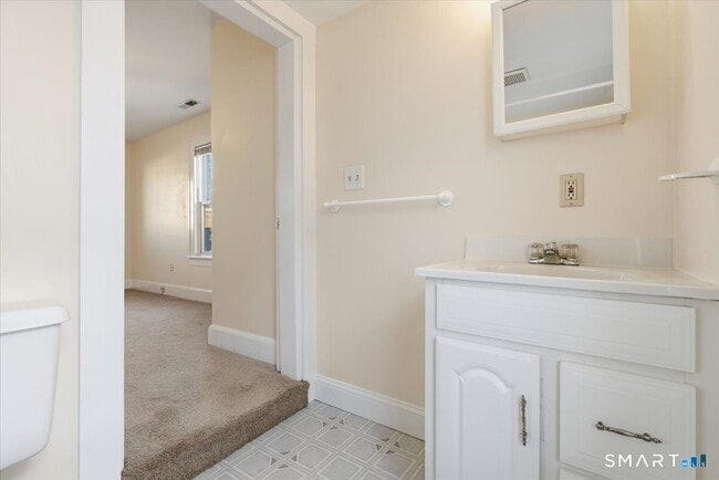 Building Photo - 194 Cherry St