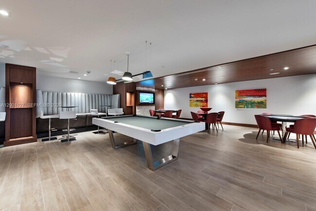 Building Photo - 300 Sunny Isles Blvd