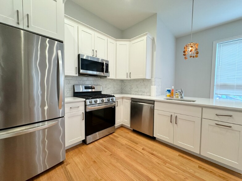 Building Photo - 353 Dorchester St