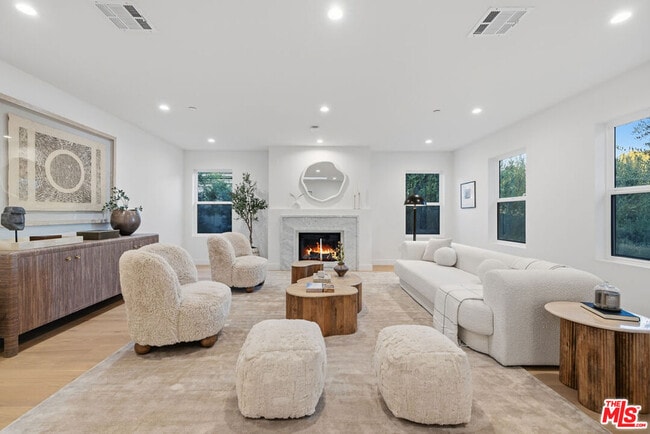 Building Photo - 4525 Greenbush Ave