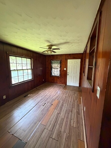 Building Photo - 1400 S Westmoreland Ave