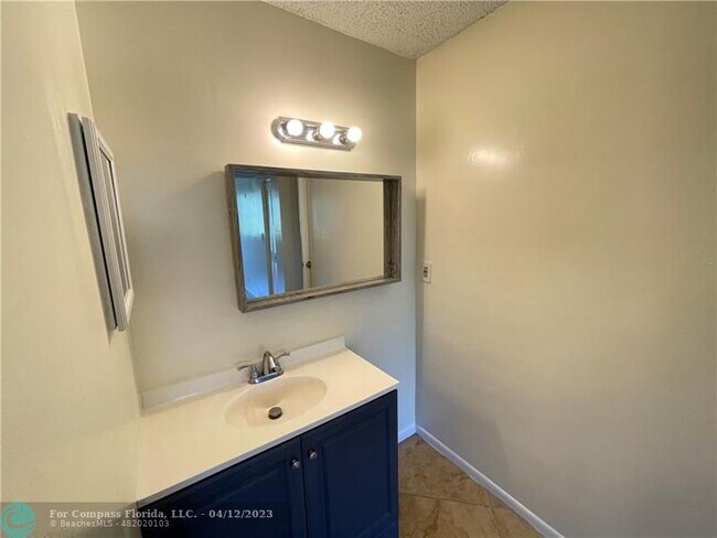 Building Photo - 4354 NW 9th Ave
