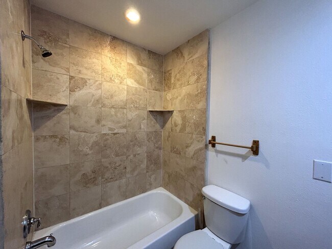 Building Photo - AVAILABLE NOW!! 3 Bedroom 2 Bath Apartment...