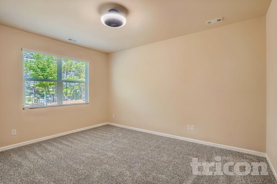 Building Photo - 109 Aviary Ln