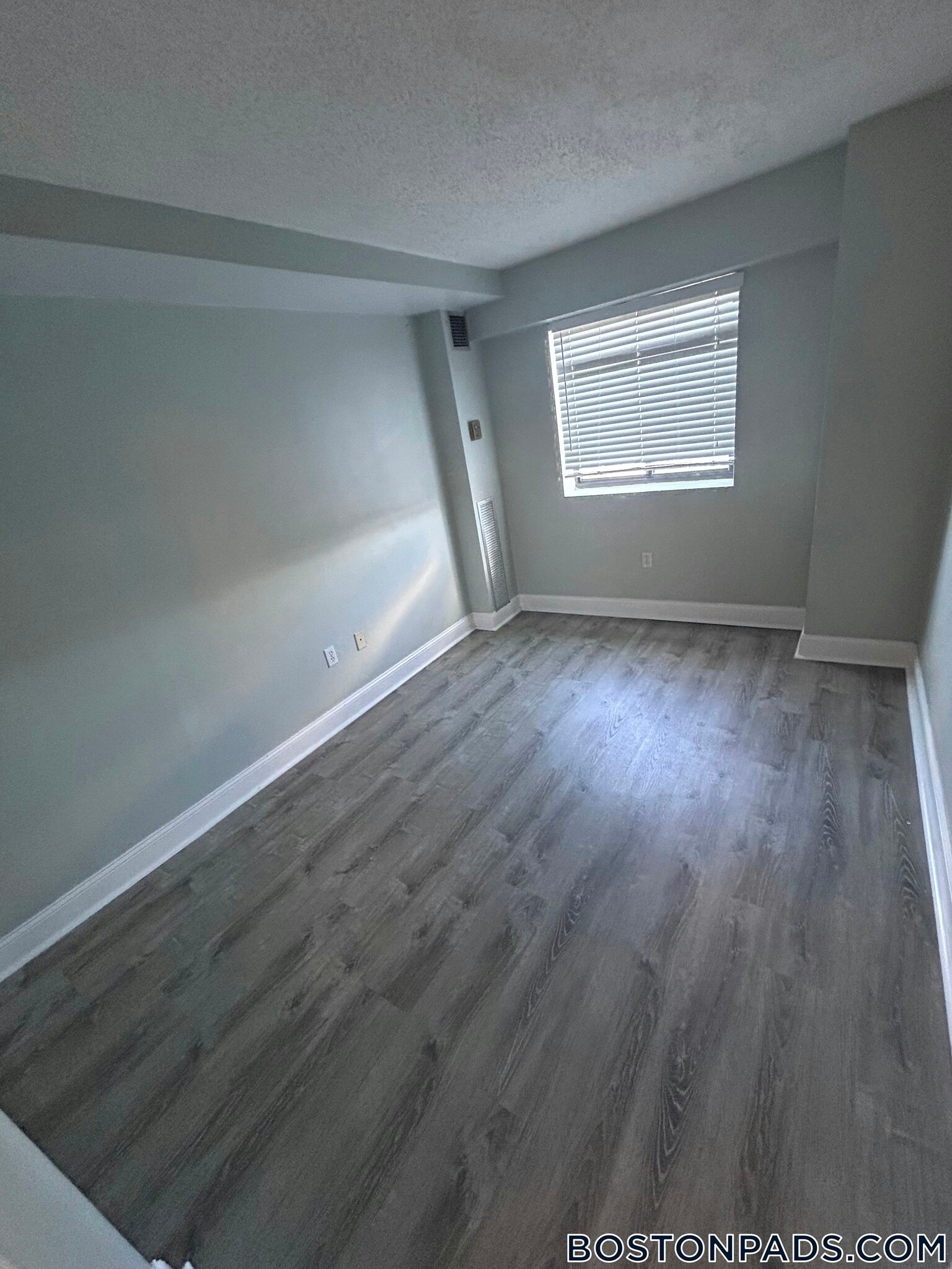 Building Photo - 15 N Beacon St