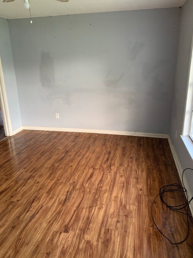 Building Photo - Comfortable 2 bedroom house in Galveston