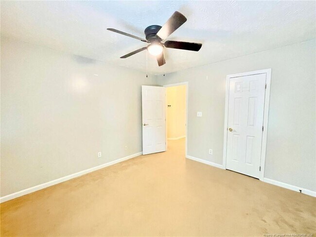 Building Photo - 260 Lick Creek Dr