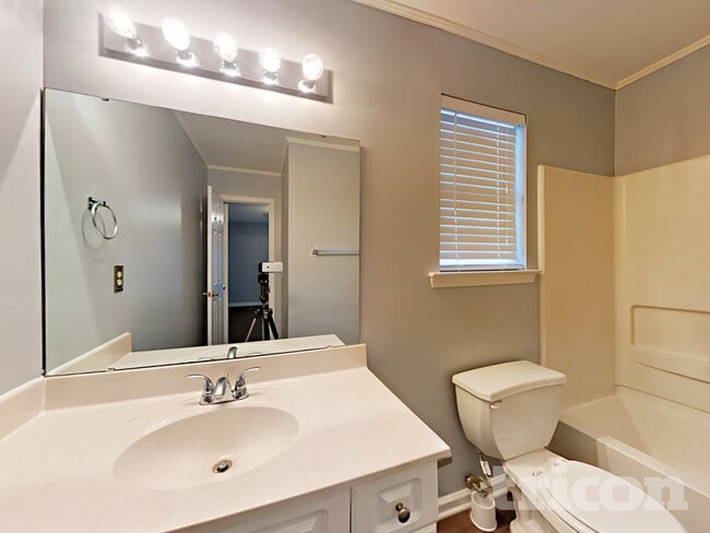 Building Photo - 22 Kingsway Rd