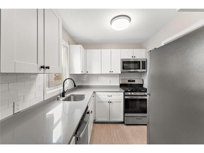 Building Photo - 1408 Lake St NE