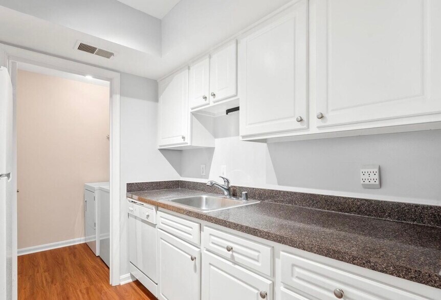 Building Photo - 18334 Streamside Dr