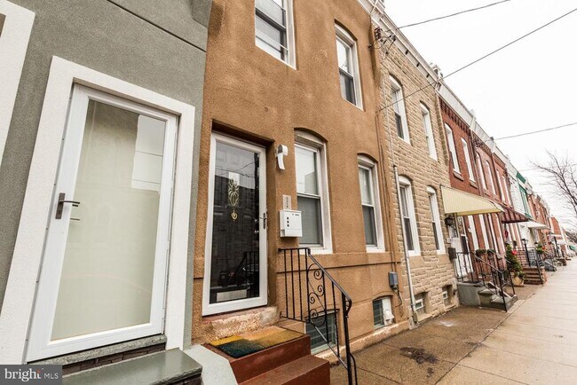 Building Photo - 3218 E Thompson St