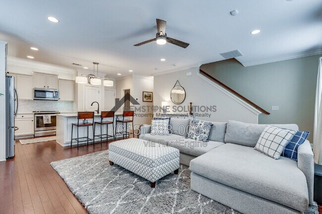 Building Photo - 1337 Moher Blvd