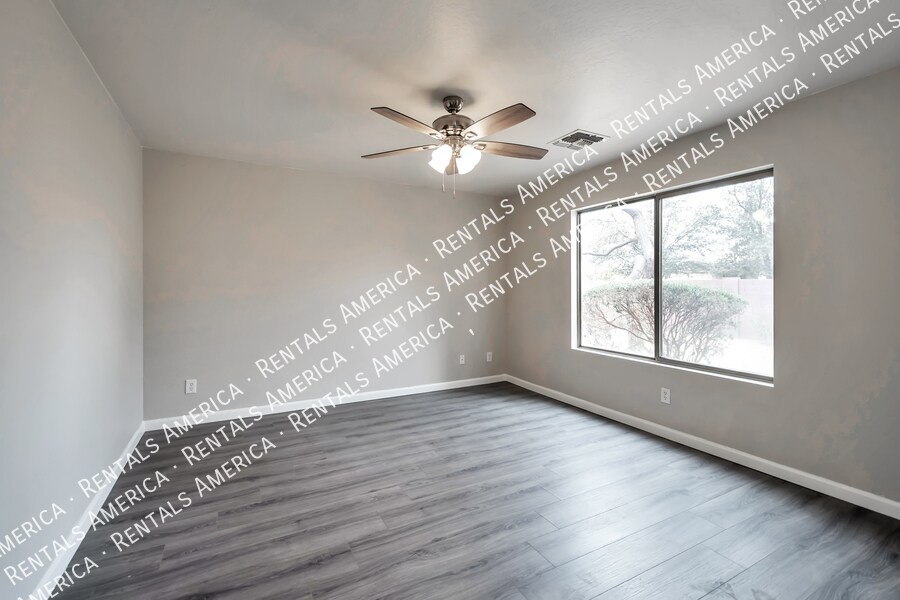 Building Photo - 1735 E San Xavier Dr