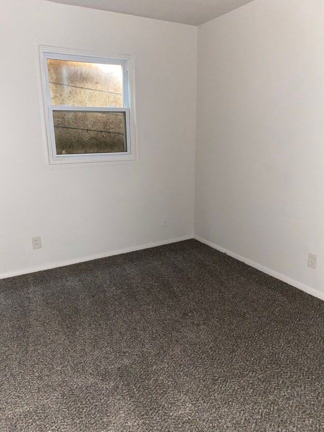 Building Photo - LIMITED TIME**NO APPLICATION FEE**1/2 OFF DEPOSIT**