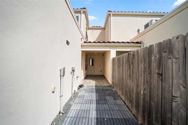 Building Photo - 13419 Preston Cliff Ct