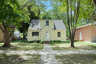 Building Photo - 321 2nd Ave NE