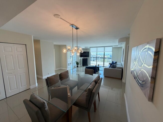 Building Photo - 3530 Mystic Pointe Dr