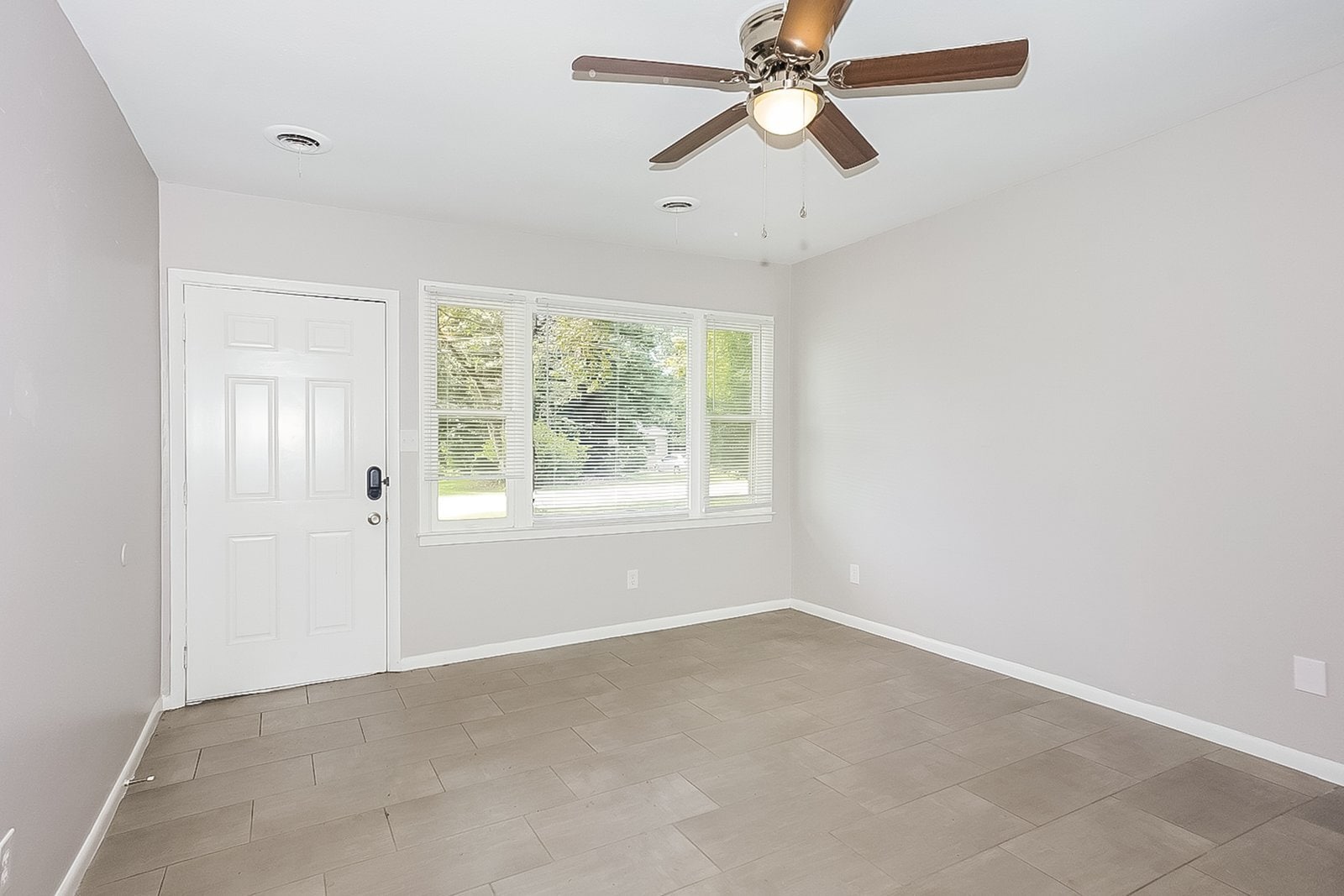 Building Photo - 2152 Bayvale Rd