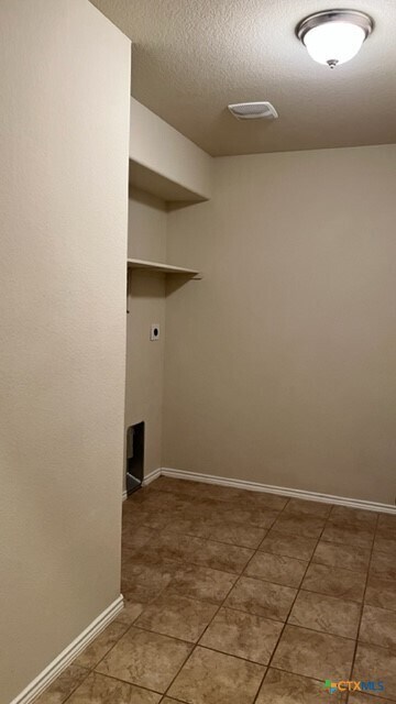 Building Photo - 9611 Raeburn Court