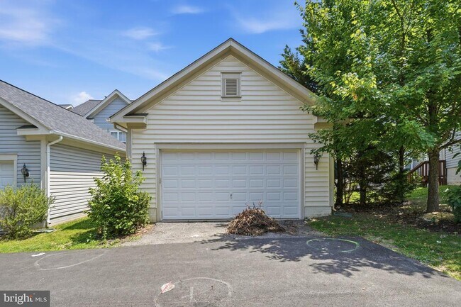 Building Photo - 13131 Clarksburg Square Rd