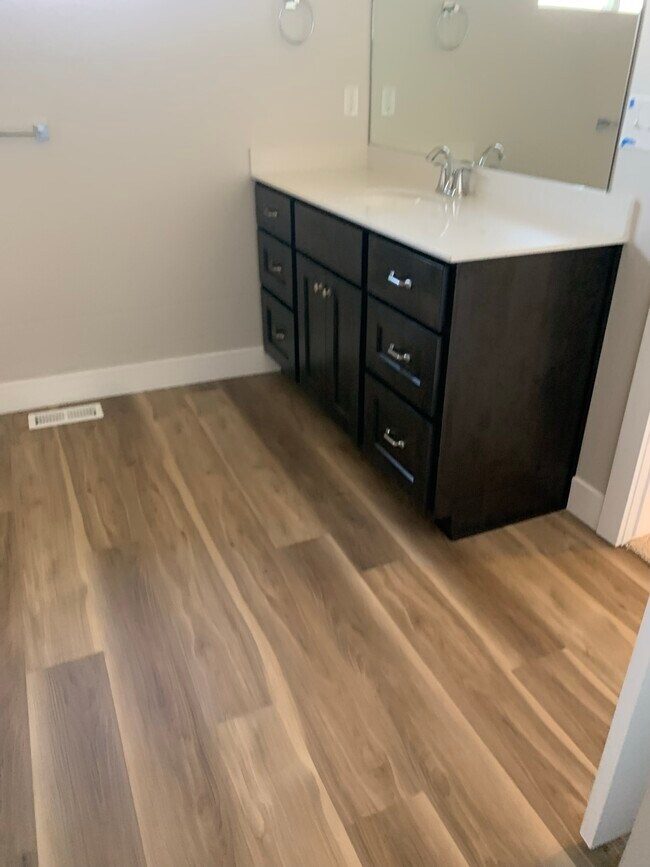 Building Photo - 70 E Ginger Gold Rd