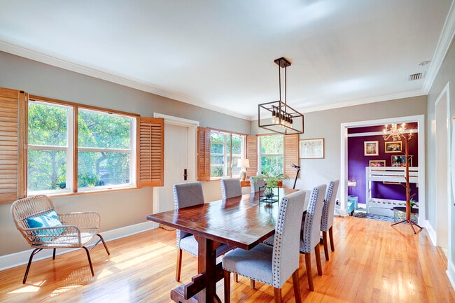 Building Photo - 411 26th St