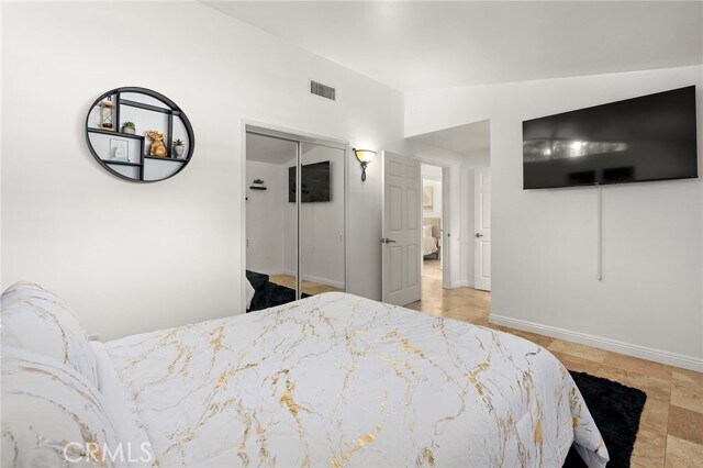 Building Photo - 20300 Oxnard St